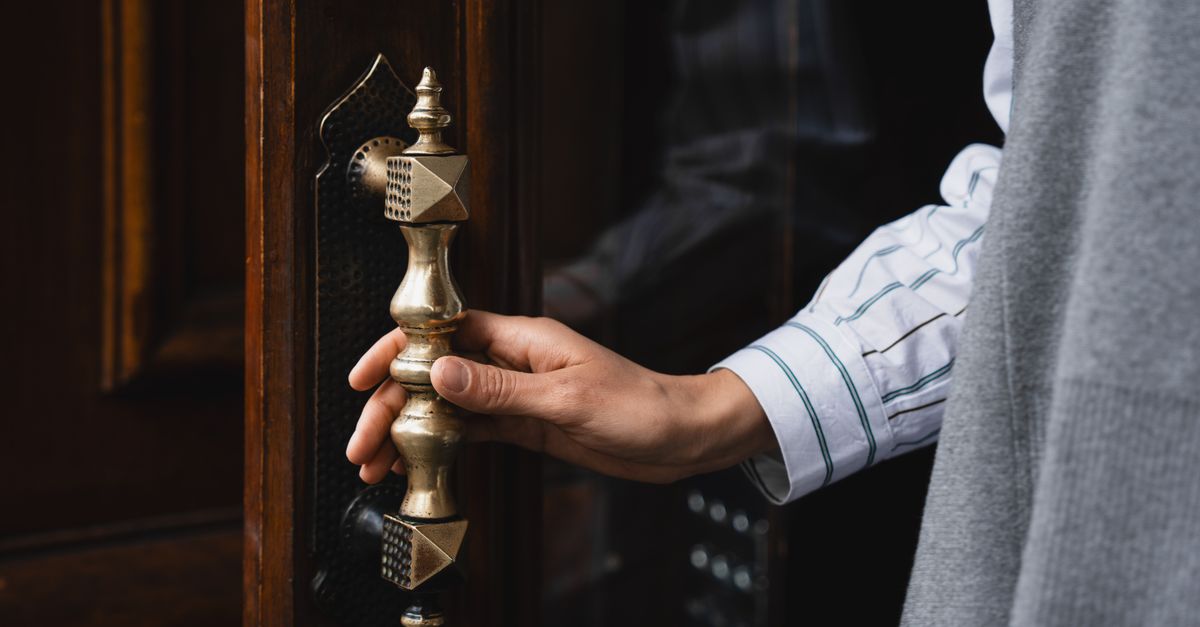 locksmith unlocking front door — Parkway Village TN Locksmith