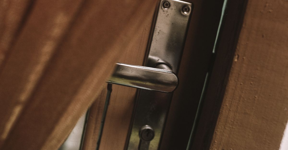 What Actually Happens When You Call Our Emergency Locksmith for a House Lockout — Parkway Village TN Locksmith